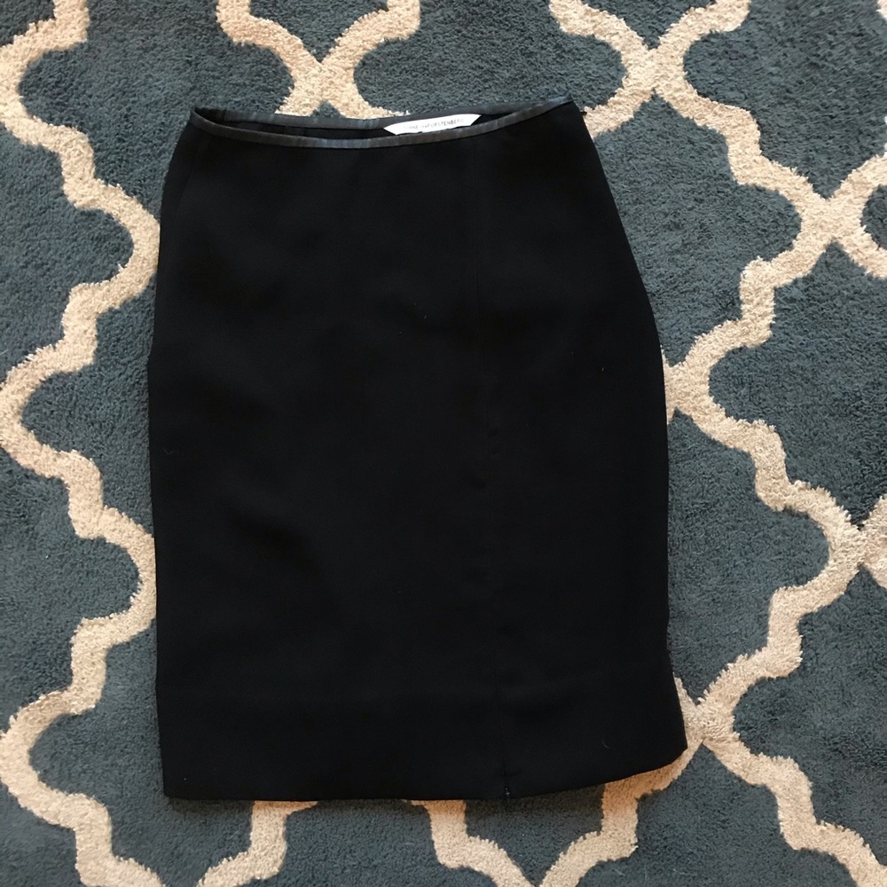 Diane Von Furstenberg black zip slit skirt size 0